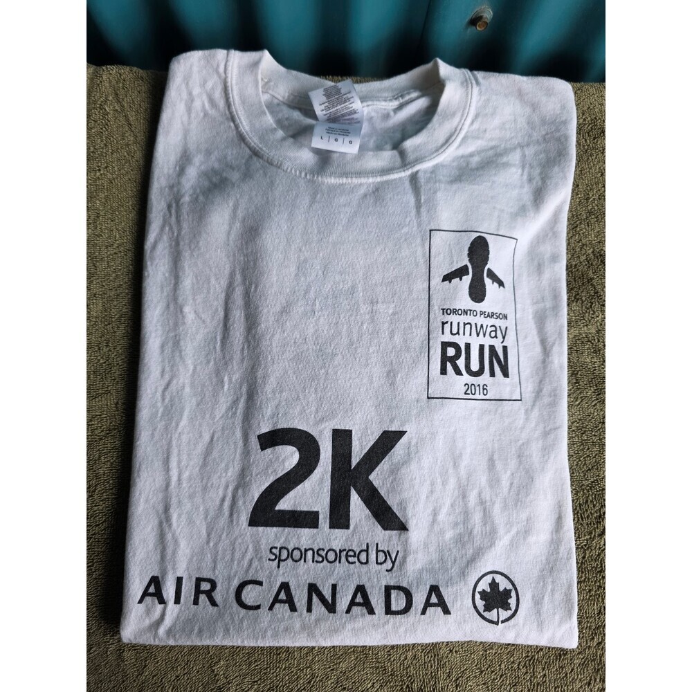 Gildan T-Shirt Men's White Large L Toronto Pearson Runway Run 2016 Cotton - Picture 6 of 6